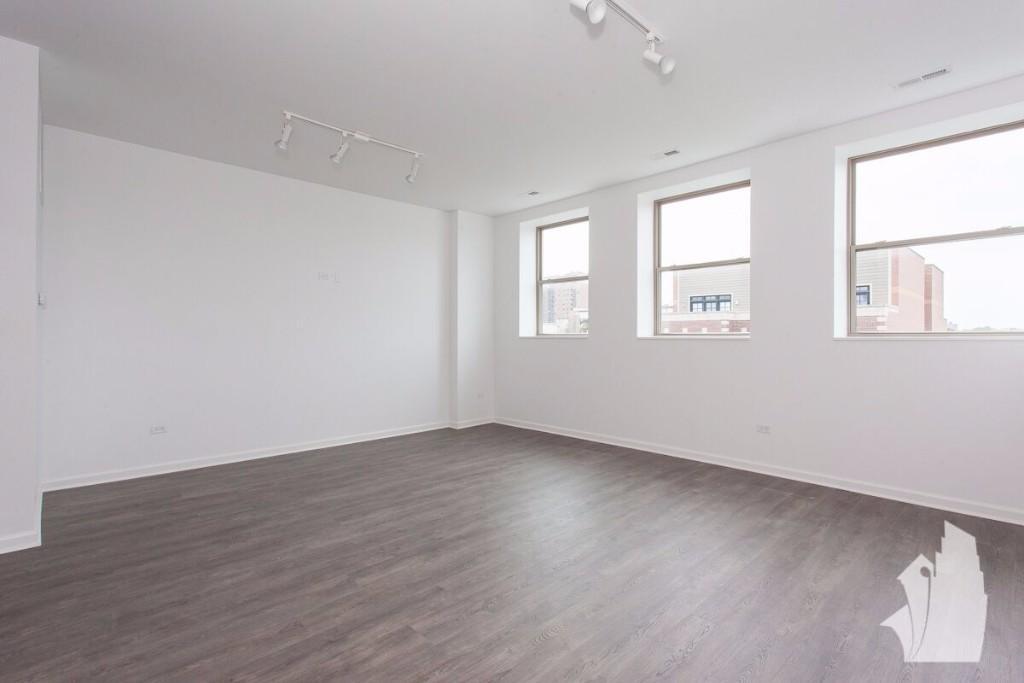 Building Photo - 951 W Dakin St