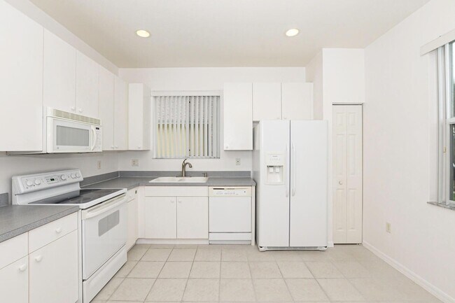 Building Photo - 522 SW Indian Key Dr
