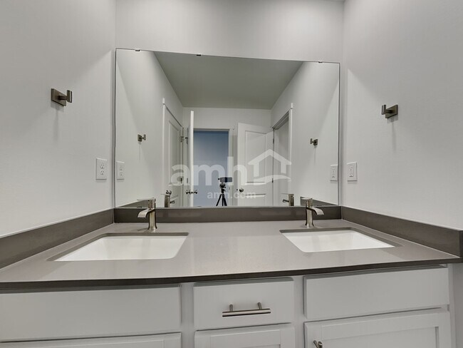 Building Photo - 8043 Dagny St SW