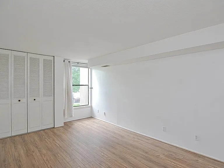 Building Photo - 42 Shrewsbury Green Dr