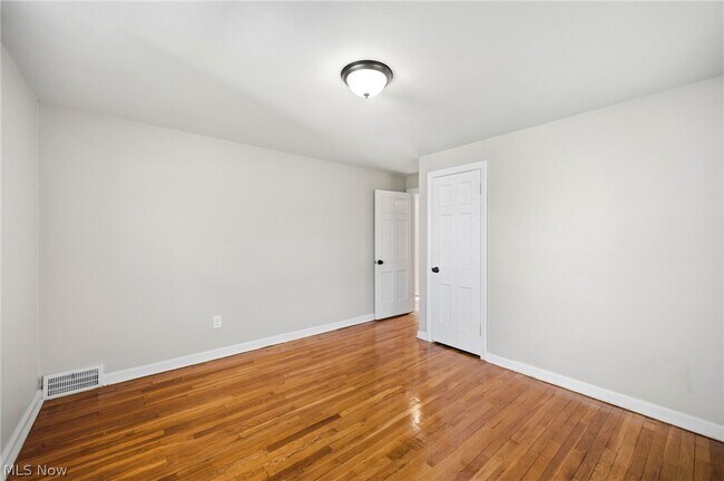 Building Photo - 26900 Forestview Ave