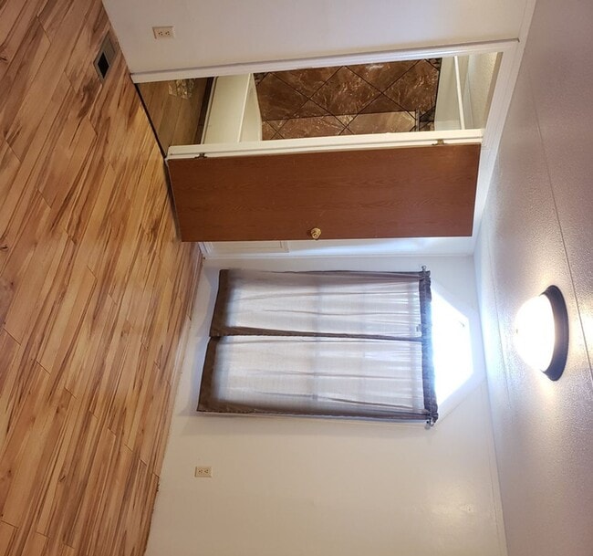Building Photo - Beautifully Remodeled 2 Bdrm/2Ba Home with Water/Sewer/Garbage Paid