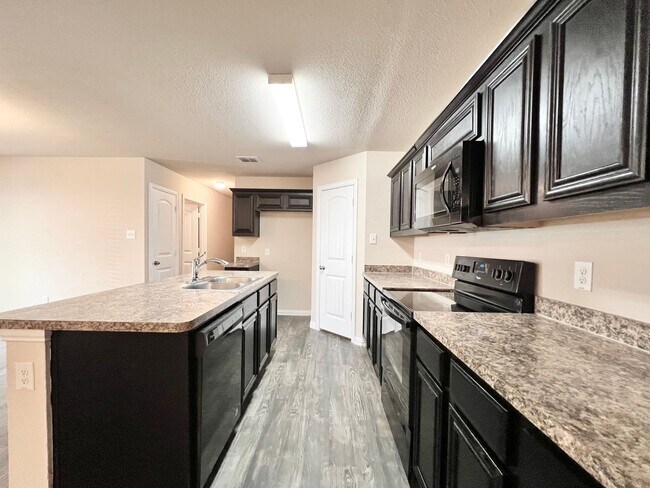 Building Photo - 660 River Garden Dr
