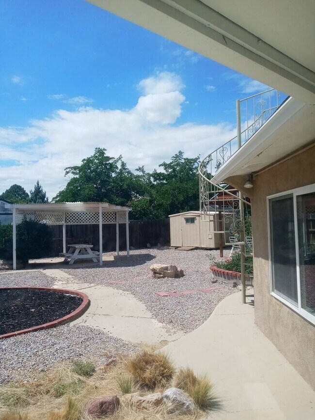 Building Photo - RIO RANCHO-FOUR BEDROOM HOUSE-Furnished