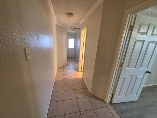 Building Photo - 809 N Evanston Ave