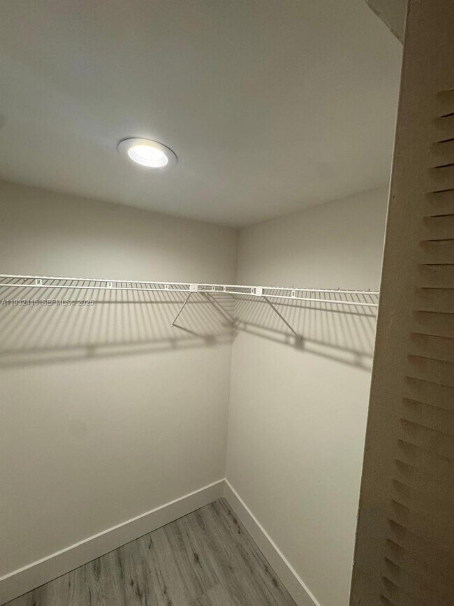 Building Photo - 8051 S Colony Cir