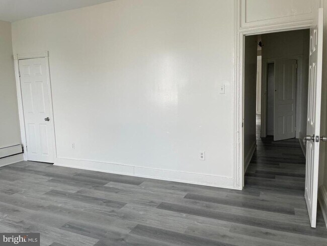 Building Photo - 270 S 52nd St