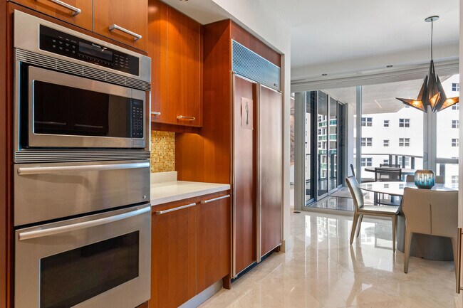 Building Photo - 3101 S Ocean Dr