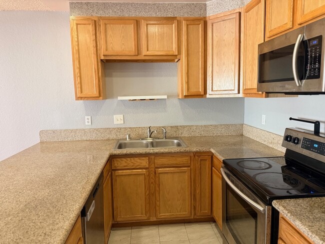 Building Photo - 433 Autumn Dr