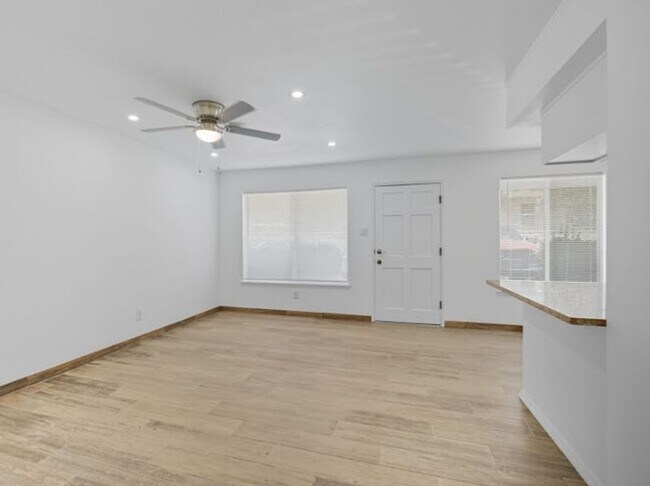 Building Photo - 6700 Escondido Dr