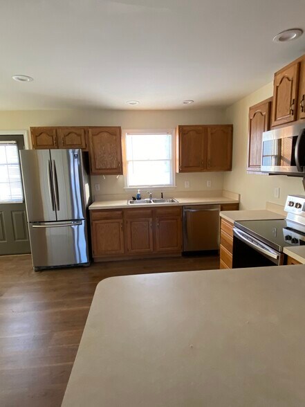 Building Photo - 103 E Strawberry Aly
