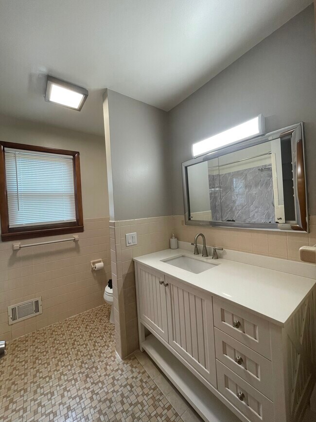 Building Photo - 60 Morgan Ln