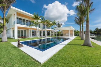 Building Photo - Luxury Listings