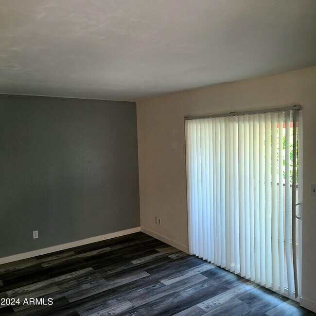 Building Photo - 4211 E Palm Ln