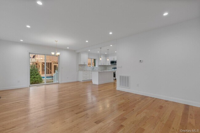 Building Photo - 65 Paulding Ln