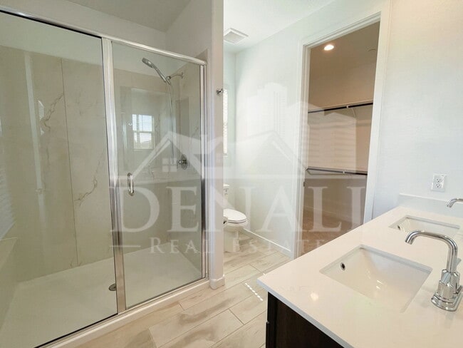 Building Photo - 784 S Hawk Ln