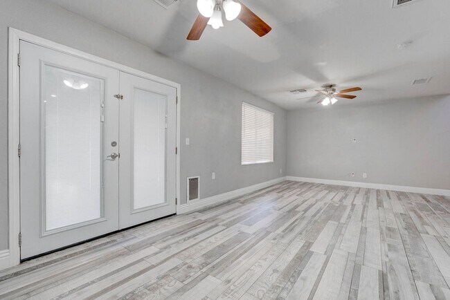 Building Photo - 6469 Abbey Door Ct