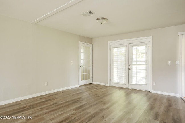 Building Photo - 2412 Stonehaven Ct W