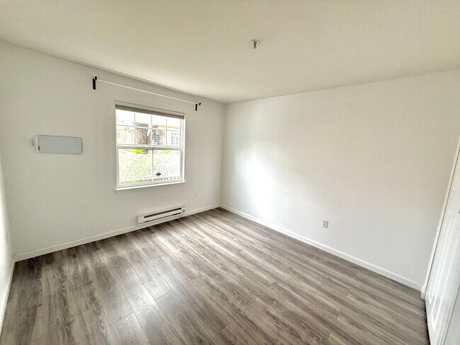 Building Photo - Secure Downtown Oakland 2 BR,2 BA with Garage Parking, EV Charging