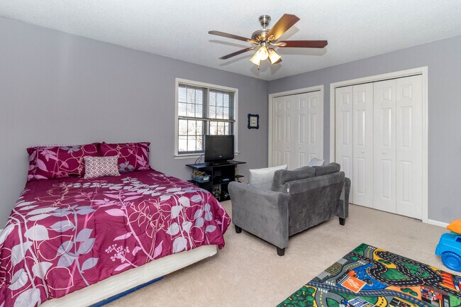 Building Photo - Large SW CoMo Duplex - 4 bed - 2.5 bath