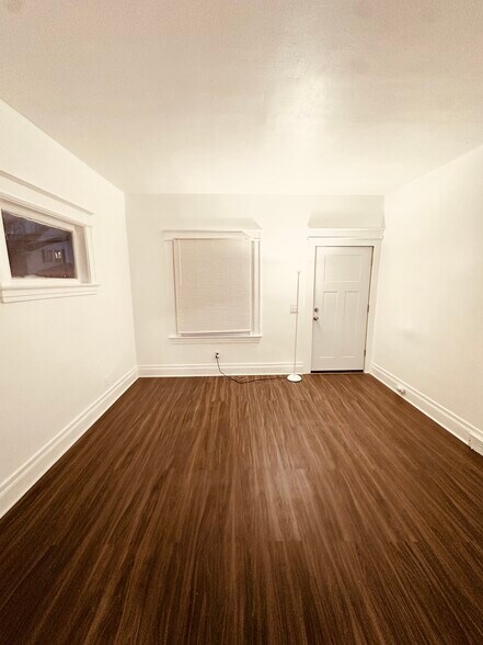 Building Photo - 96-98 Durnan St
