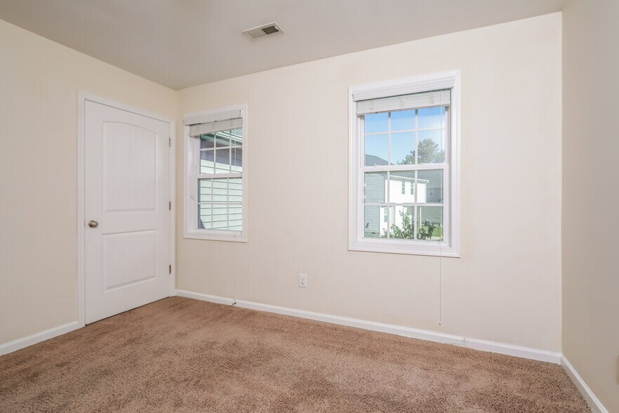 Building Photo - 1301 Braemar Highland Dr