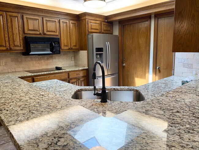 Building Photo - 3800 Havenbrook Cir