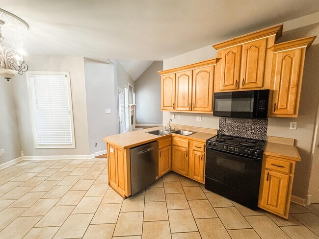 Building Photo - 454 Bowling Brooke Dr