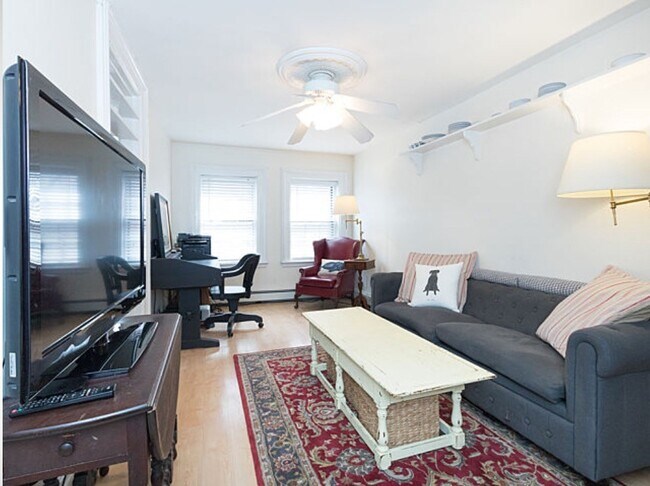 Building Photo - 94 W Cedar St