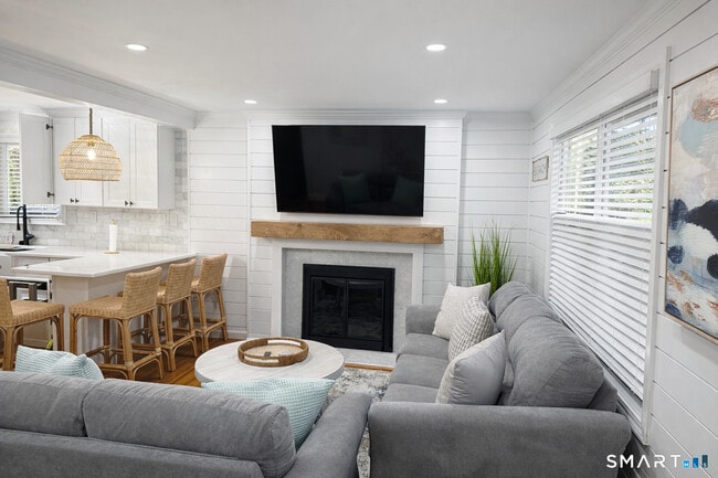 Building Photo - 74 Oldfield Dr