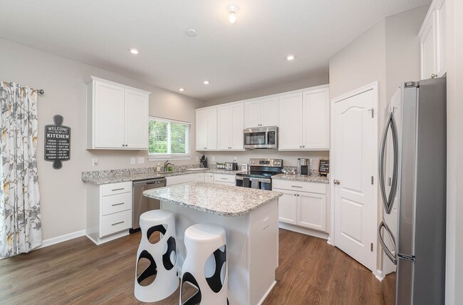 Building Photo - Fully furnished brand new construction. Lu...