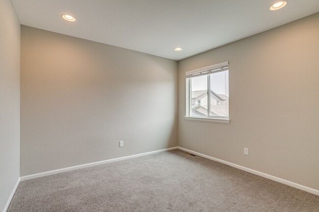 Building Photo - Spacious 4BR Townhome in Denver