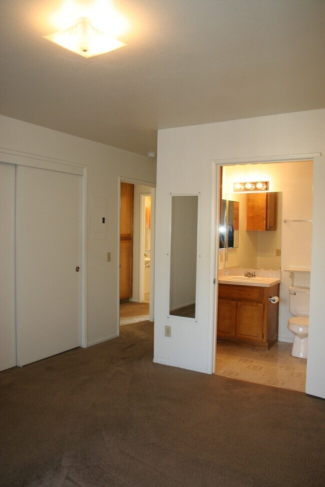 Building Photo - 8600 White Rock Dr