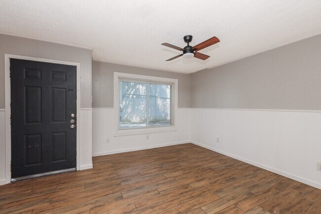 Building Photo - 506 N 3rd St
