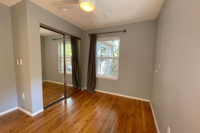 Building Photo - Charming Kenton Bungalow with Large Fenced Yard, Central A/C, Washer/Dryer