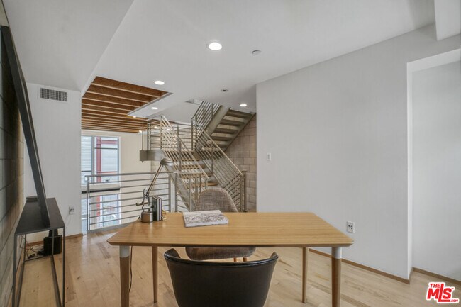 Building Photo - 3450 Cahuenga Blvd