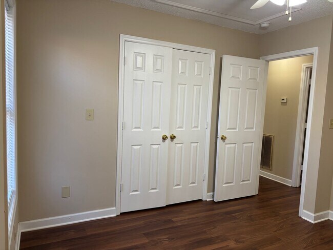 Building Photo - 373