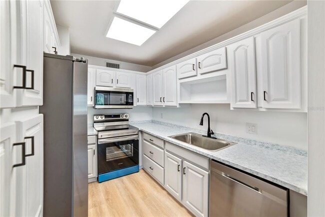 Building Photo - 4413 W Rogers Ave