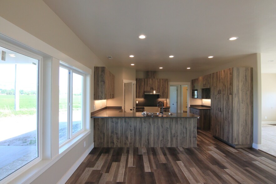 kitchen - 1219 N 1150 E