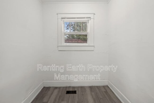 Building Photo - 1136 15th St SW