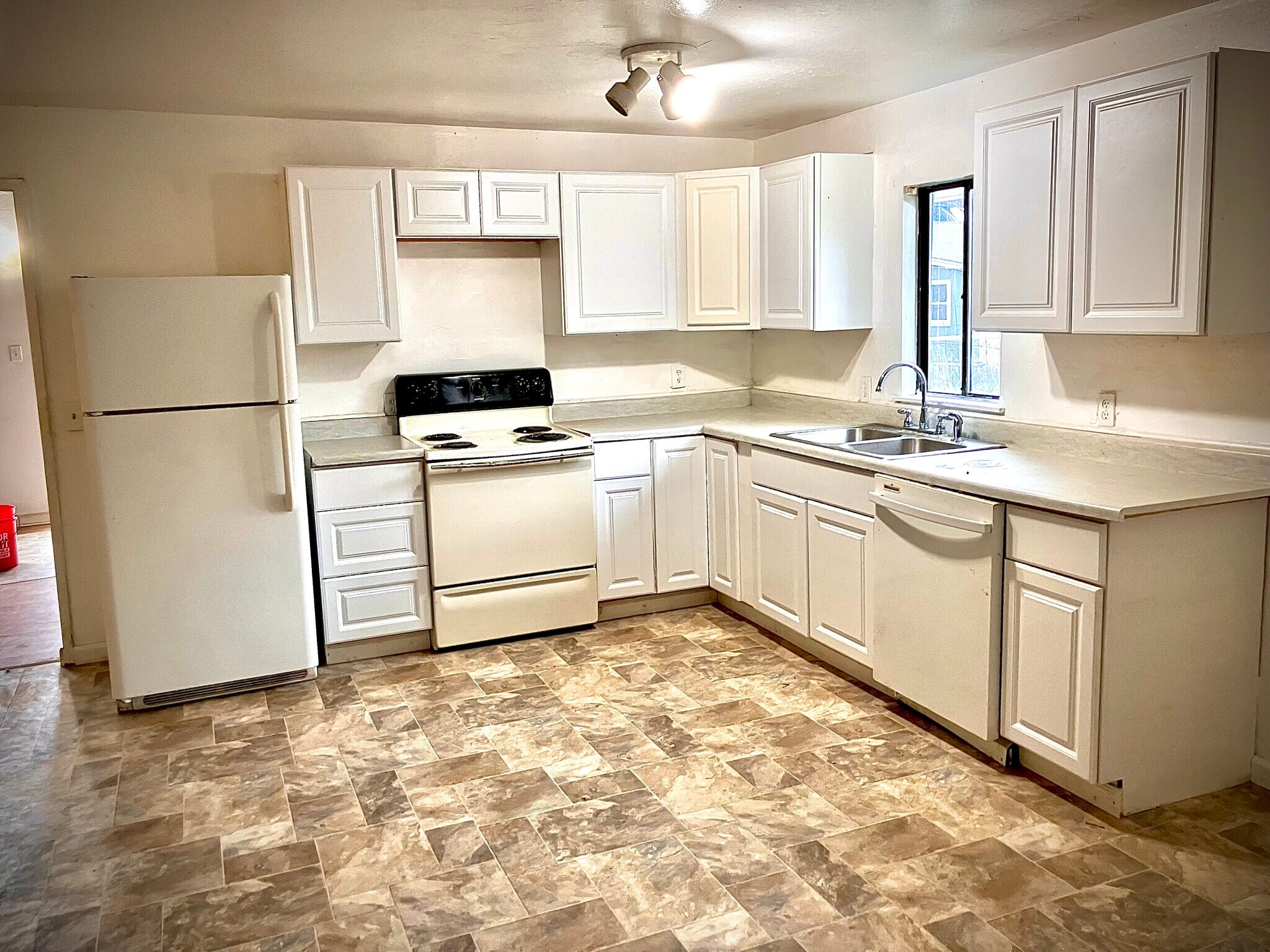 Building Photo - 1134 Oro Dam Boulevard West