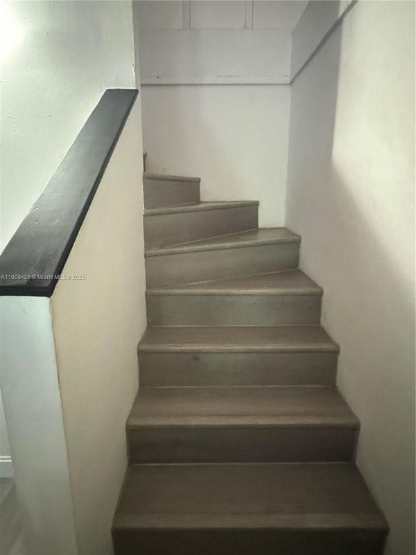 Building Photo - 9986 Royal Palm Blvd