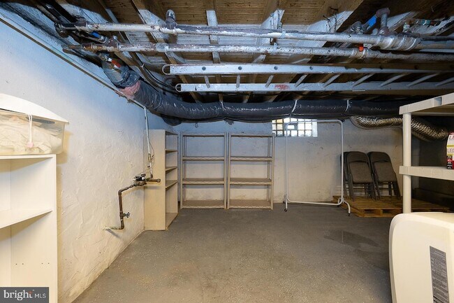 Building Photo - 212 Elm Terrace