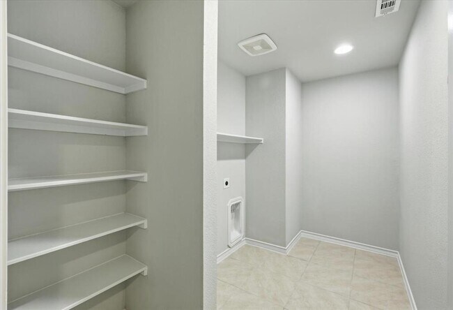 Building Photo - 704 Aliso Trail