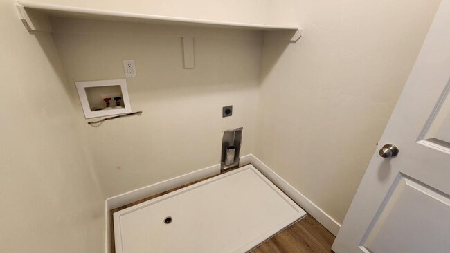 Building Photo - 943 W 600 S