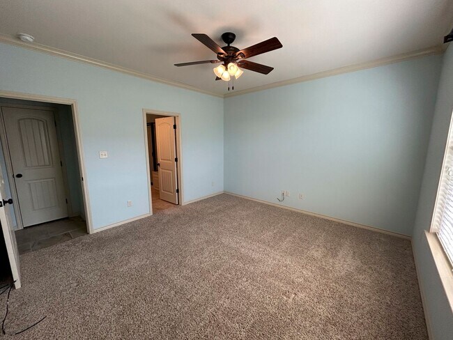 Building Photo - South College Station Townhome