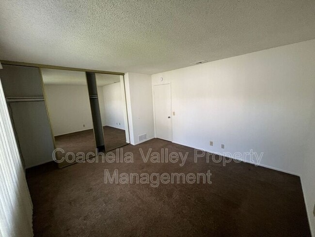 Building Photo - 567 N Hermosa Dr