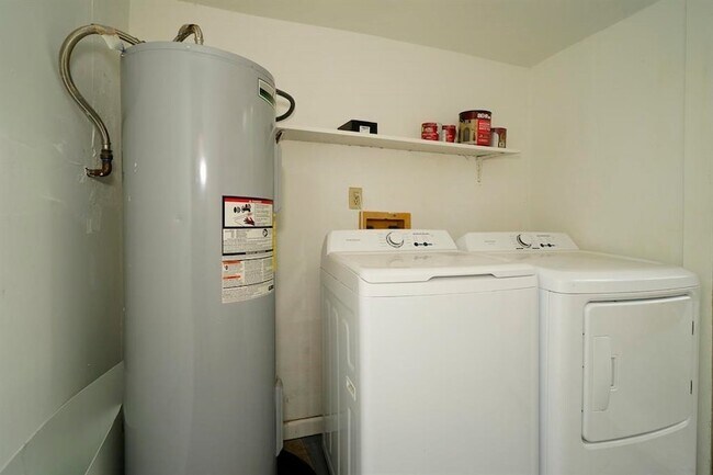 Building Photo - 3421 N Carnation Ct