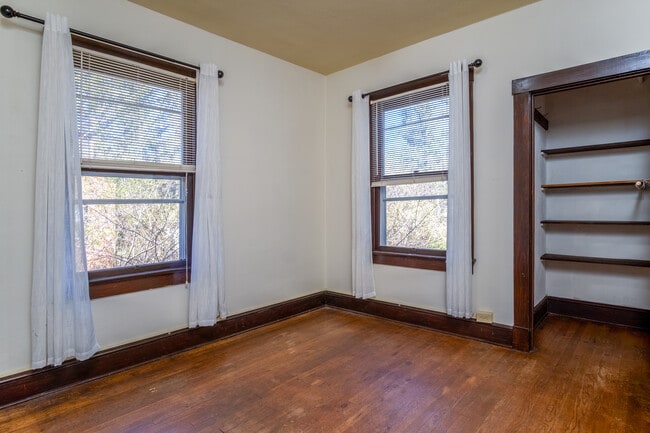 Building Photo - 445 S Broad St