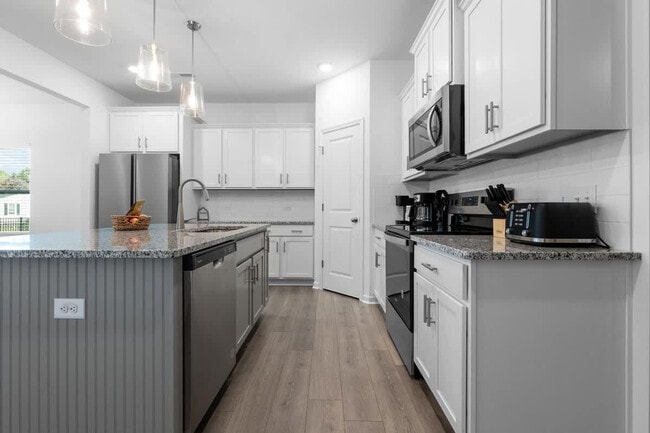 Building Photo - 2 Saltford Ln